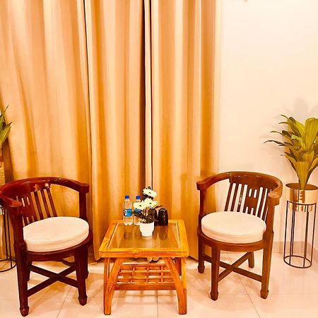 ホテル Sampat Royal Cafe デリー エクステリア 写真