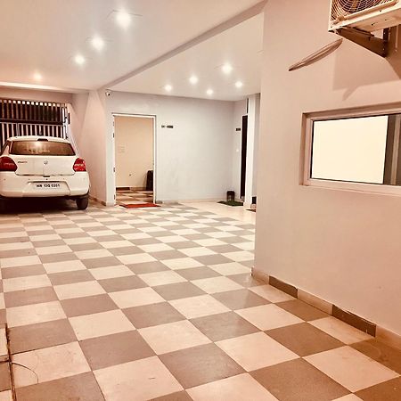 ホテル Sampat Royal Cafe デリー エクステリア 写真
