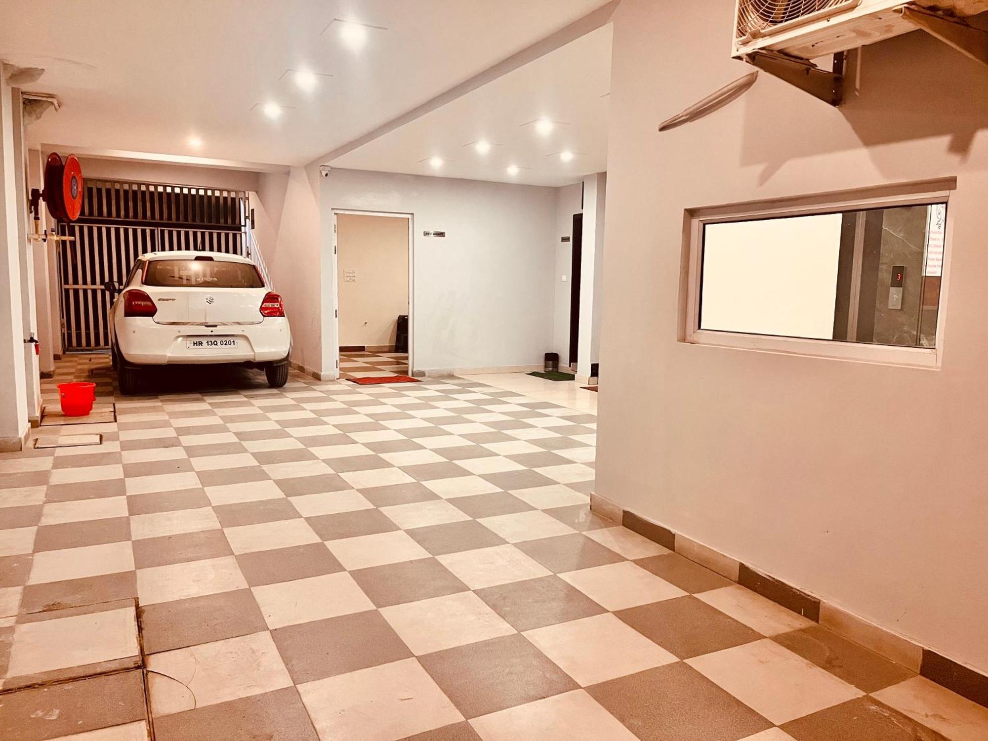 ホテル Sampat Royal Cafe デリー エクステリア 写真